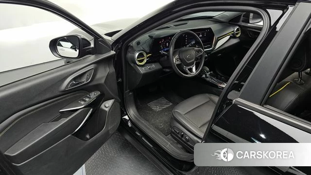 Chevrolet (GM Daewoo) Trax Crossover 2023 Черный из Кореи, фото 2