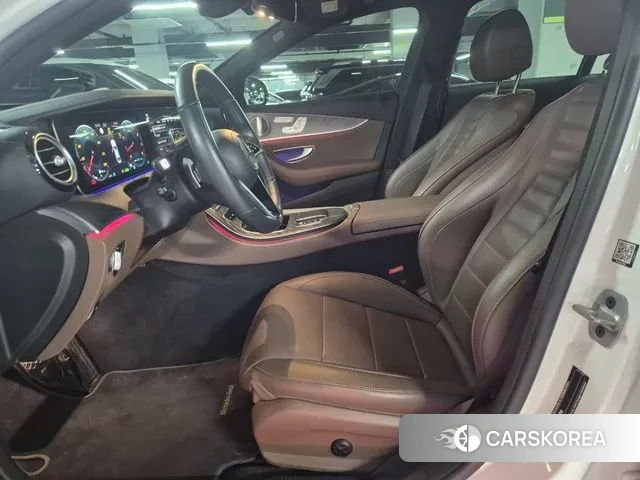 Mercedes-Benz E-Class W213 2023 Белый из Кореи, фото 2