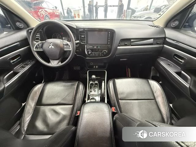 Mitsubishi  Outlander 2022 Белый из Китая, фото 2