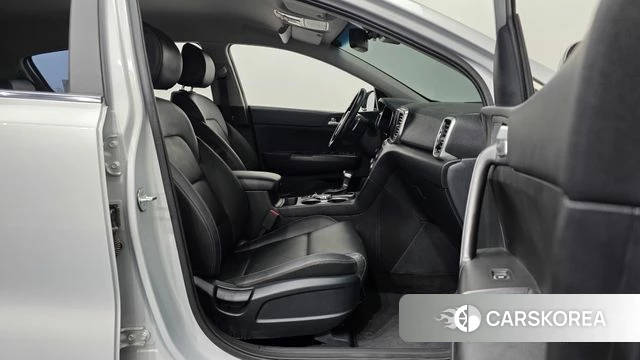 Kia Sportage The Bold 2021 Серебристо-серый из Кореи, фото 2