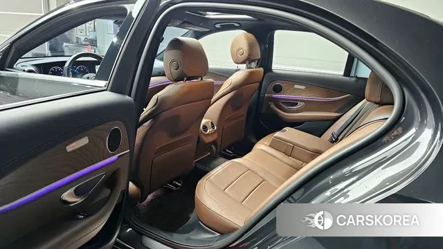 Mercedes-Benz E-Class W213 2021 Серый из Кореи, фото 2