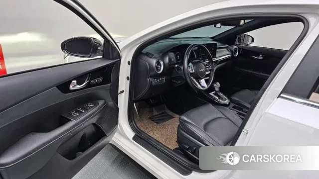 Kia The New K3 2nd generation 2024 Белый из Кореи, фото 2