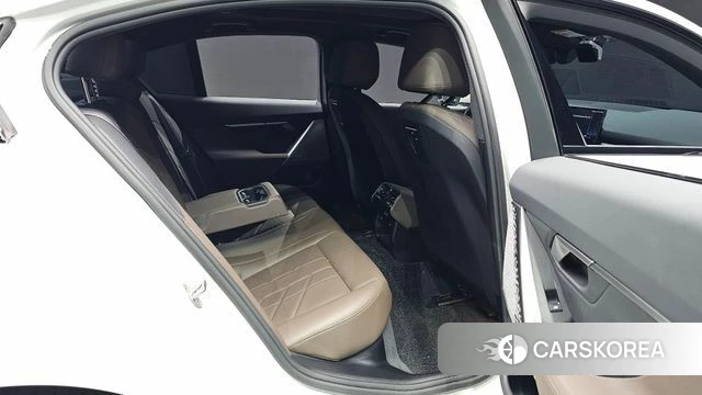 BMW 5 Series (G60) 2024 Белый из Кореи, фото 2