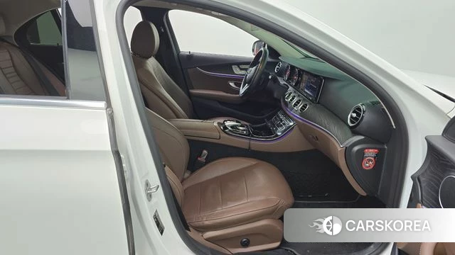 Mercedes-Benz E-Class W213 2020 Белый из Кореи, фото 2