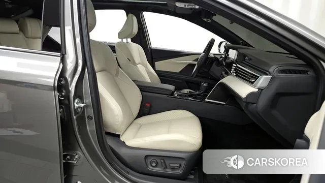 Toyota Camry (XV80) 2024 Серый из Кореи, фото 2