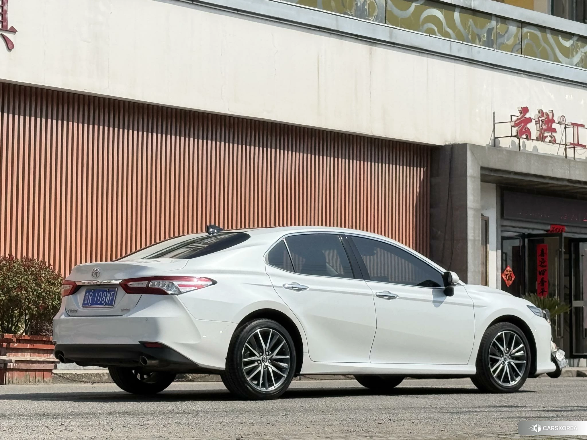 Toyota Camry 2021 Белый из Китая, фото 2
