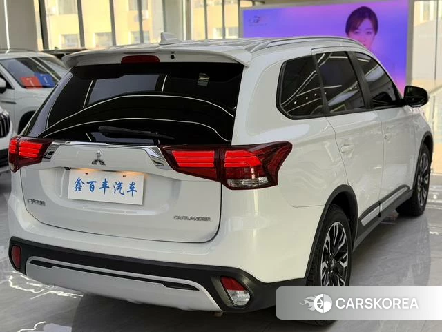 Mitsubishi  Outlander 2021 Белый из Китая, фото 2