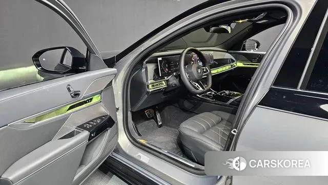 BMW 7 Series (G70) 2025 Серый из Кореи, фото 2