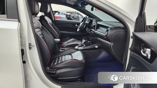 Kia The New K3 2nd generation 2021 Белый из Кореи, фото 2