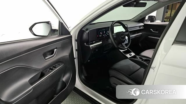 Hyundai Kona (SX2) 2024 Белый из Кореи, фото 2