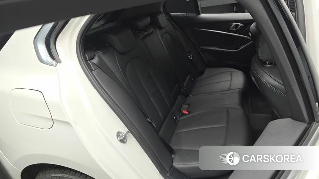BMW 1 Series (F40) 2022 Белый из Кореи, фото 2