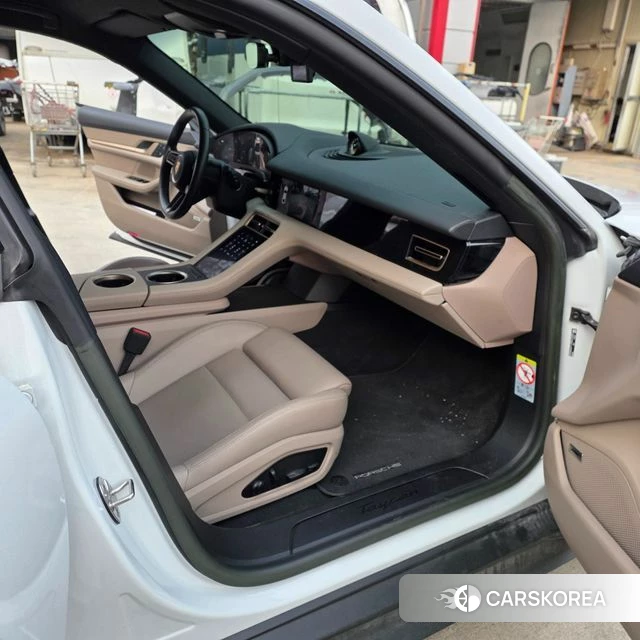 Porsche Taycan 2023 Белый из Кореи, фото 2