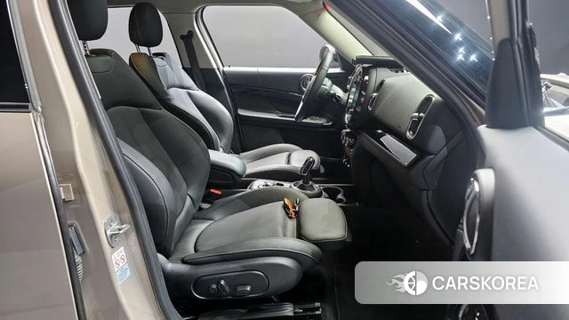 Mini Cooper Countryman 2023 Песочный из Кореи, фото 2