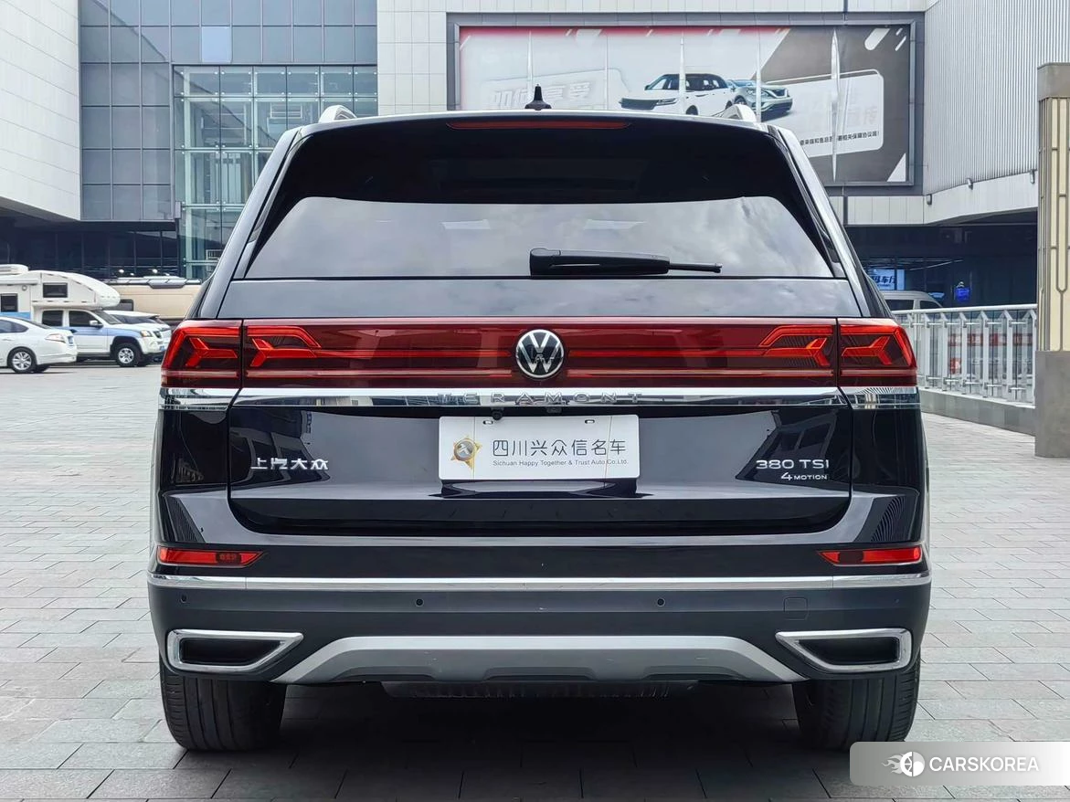 Volkswagen Tourang 2022 Черный из Китая, фото 2