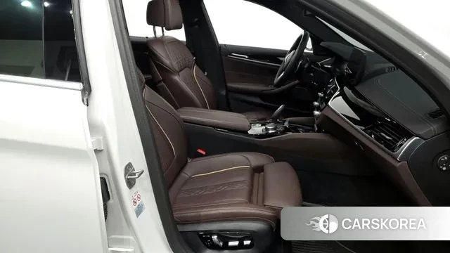 BMW 5 Series (G30) 2022 Белый из Кореи, фото 2