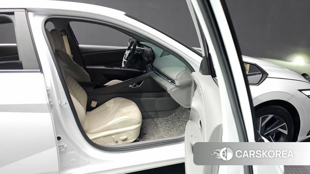 Hyundai The New Avante (CN7) 2023 Белый из Кореи, фото 2