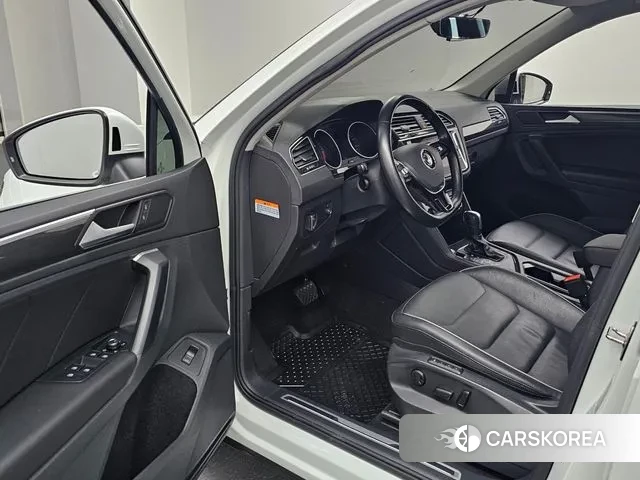 Volkswagen Tiguan second Generation 2020 Белый из Кореи, фото 2