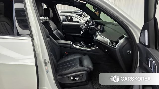 BMW X5 (G05) 2021 Белый из Кореи, фото 2