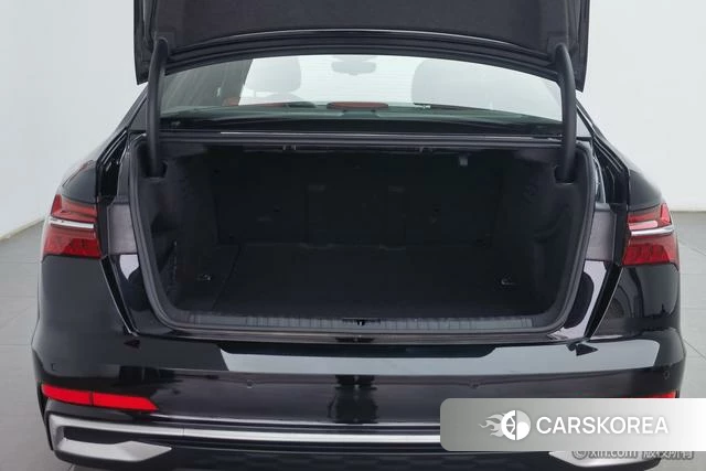 Audi A6L 2023 Черный из Китая, фото 2