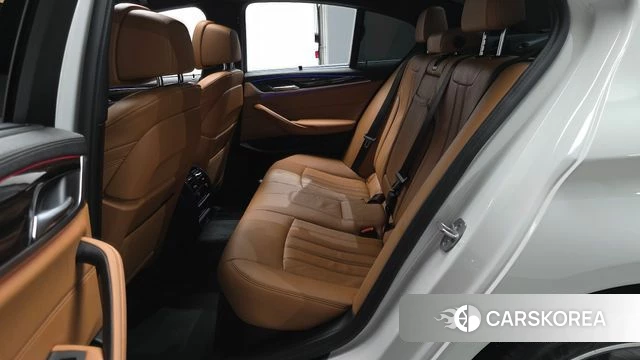 BMW 5 Series (G30) 2022 Белый из Кореи, фото 2