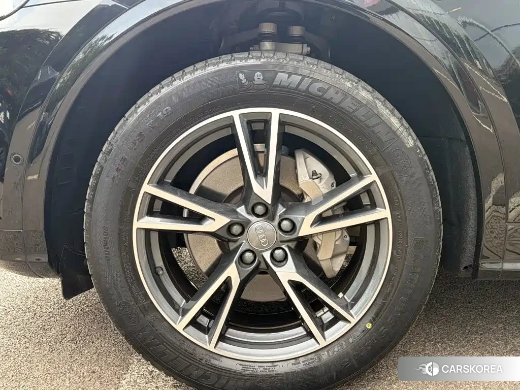 Audi Q5L 2020 Черный из Китая, фото 3