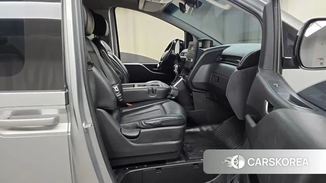 Hyundai Staria 2022 Серебряный из Кореи, фото 2