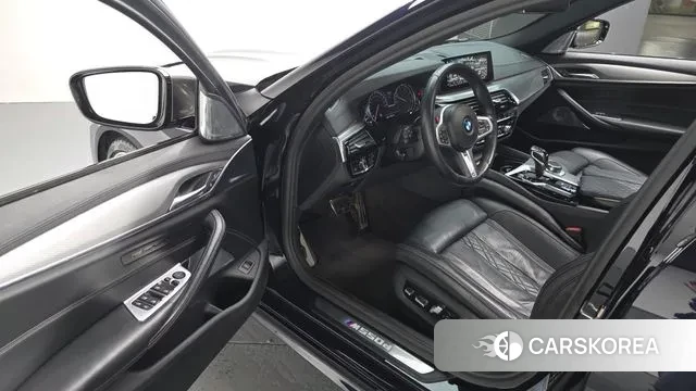 BMW 5 Series (G30) 2018 Черный из Кореи, фото 2