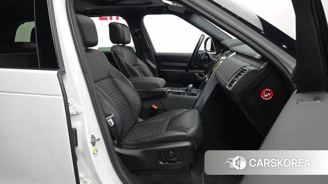 Land Rover Discovery 5 2023 Белый из Кореи, фото 2