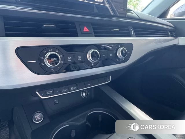 Audi A4L 2023 Темно-серый из Китая, фото 2