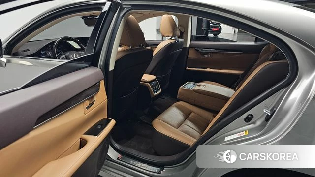 Lexus New ES300h 2018 Серебристо-серый из Кореи, фото 2