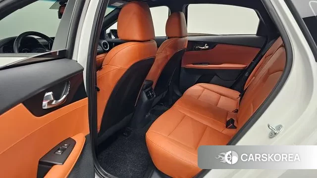 Kia The New K3 2nd generation 2023 Белый из Кореи, фото 2