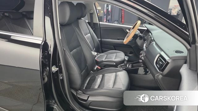 Kia Stonic 2018 Черный из Кореи, фото 2