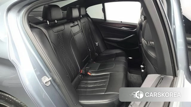 BMW 5 Series (G30) 2018 Серебряный из Кореи, фото 2