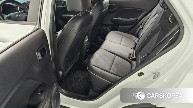 Hyundai Venue 2023 Белый из Кореи, фото 2