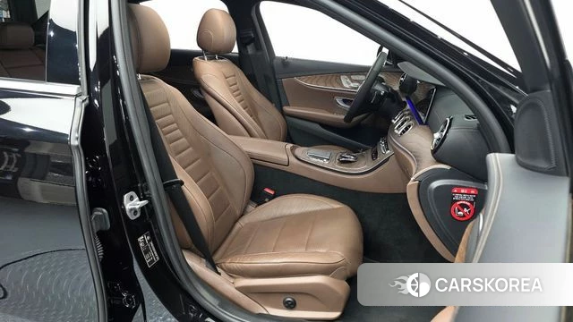 Mercedes-Benz E-Class W213 2023 Черный из Кореи, фото 2