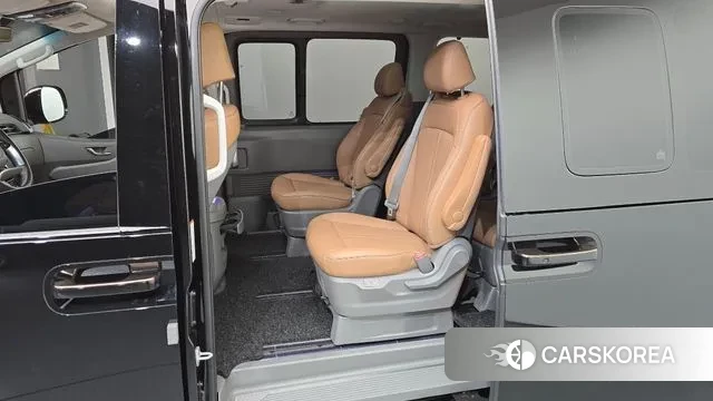 Hyundai Staria 2025 Черный из Кореи, фото 2