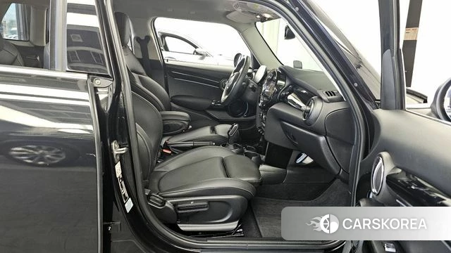 Mini Cooper 2023 Черный из Кореи, фото 2