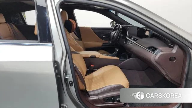 Lexus ES300h 7th generation 2021 Серый из Кореи, фото 2