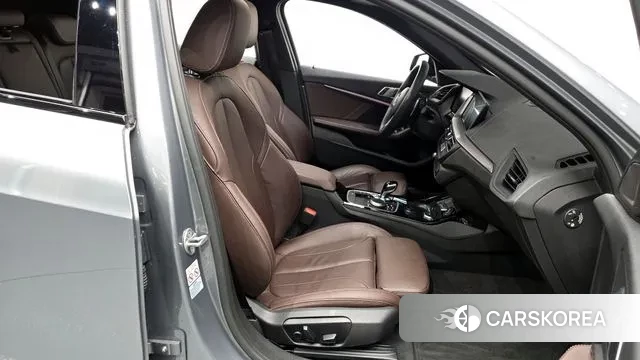 BMW 1 Series (F40) 2022 Серебристо-серый из Кореи, фото 2