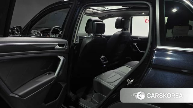 Volkswagen Tiguan second Generation 2022 Черный из Кореи, фото 2