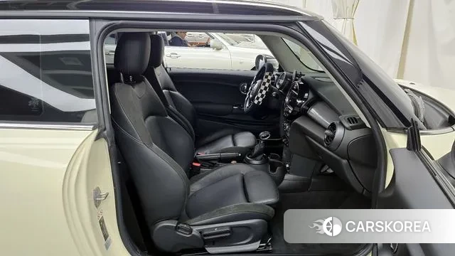 Mini Cooper 2019 Жемчужный цвет из Кореи, фото 2