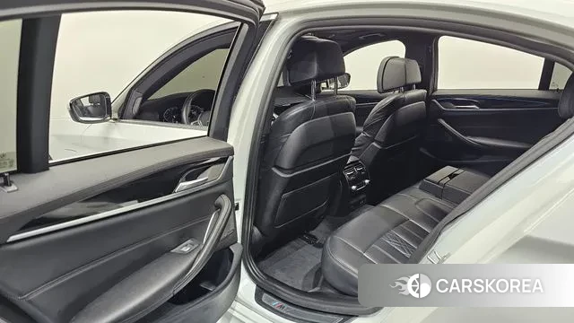 BMW 5 Series (G30) 2020 Белый из Кореи, фото 2