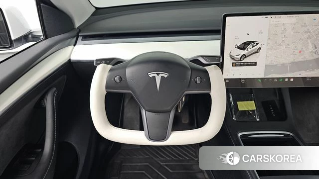 Tesla Model Y 2023 Белый из Кореи, фото 2