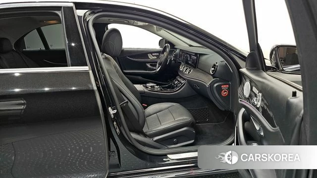 Mercedes-Benz E-Class W213 2018 Черный из Кореи, фото 2