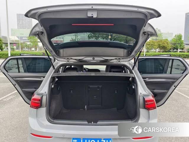 Volkswagen Golf 2023 Серебристо-серый из Китая, фото 2
