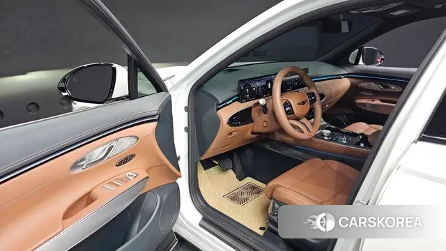 Genesis GV70 2024 Белый из Кореи, фото 2