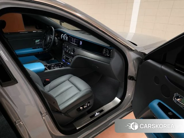 Rolls-Royce Ghost 2nd Generation 2022 Серебристо-серый из Кореи, фото 2