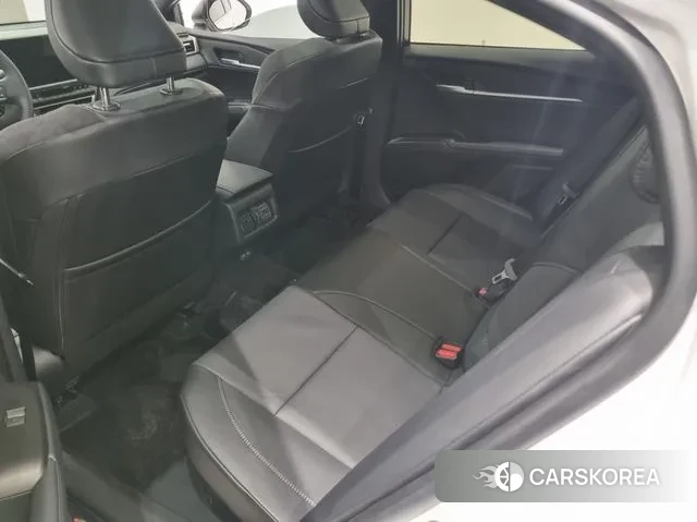 Toyota Camry (XV80) 2025 Белый из Кореи, фото 2