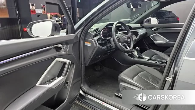 Audi Q3 (F3) 2023 Серый из Кореи, фото 2