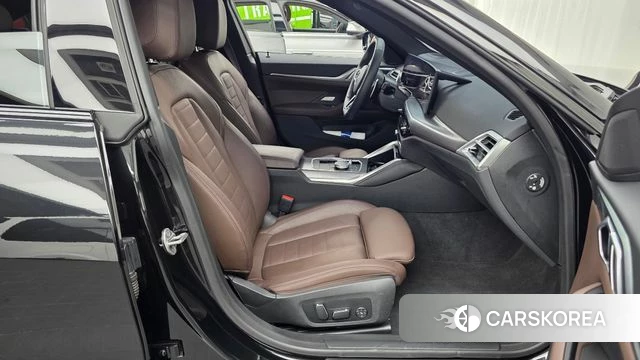 BMW 4 Series (G22) 2025 Черный из Кореи, фото 2
